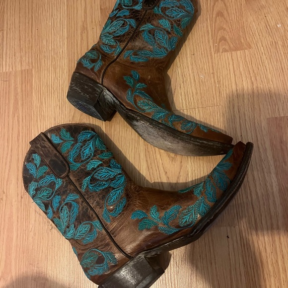 High quality brand name cowboy boots. Mid calf, leather torquoise detailing - Picture 2 of 3